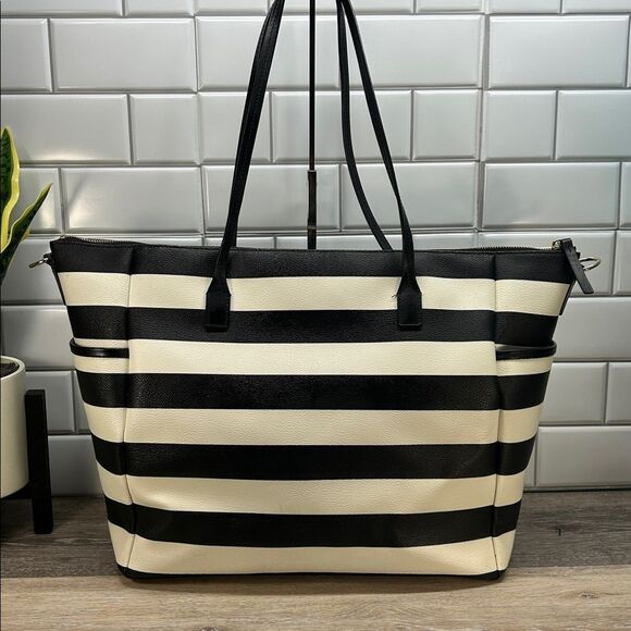 4000 Kate Spade black white diaper bag tote bag 241204000 - Picture 2 of 15